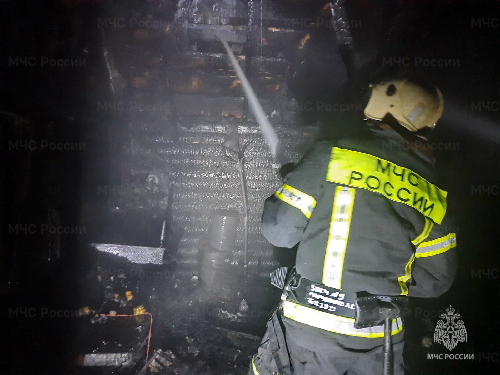 Баня и мусорный контейнер горели в Выксе